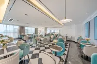 Xana Hotelle (Wuzhou Teng County Weilin City Plaza) فنادق في مديرية تنغ