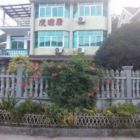 Tonglu Huxiaoju Hotel