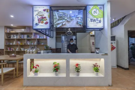 James Joyce Coffetel (Hefei University of Technology Tunxi Road Campus Dazhong Building) Отели рядом с достопримечательностью «Anhui Technical College of Industry and Economy (West Area)»