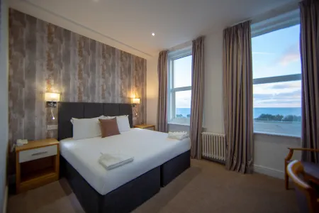 Ocean Beach Hotel & Spa - Oceana Collection Отели рядом с достопримечательностью «Bournemouth University Weston Library, Lansdowne Campus»