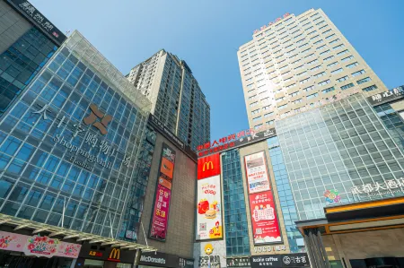 Chongqing Lijiang Alien E-sports Hotel (Grand Cross) Отели рядом с достопримечательностью «Chongqing Vocational Institute of Tourism»