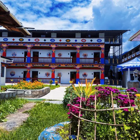 Lulang Zaxidele Tibetan Courtyard