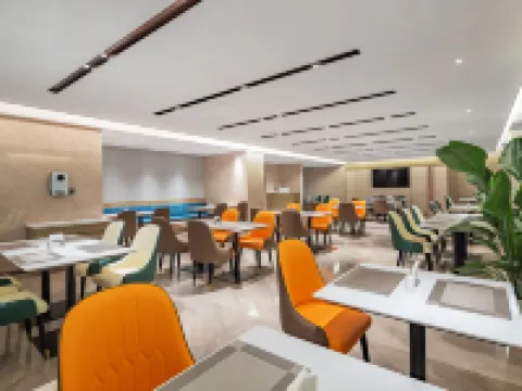 九天紅飛開元ホテル 利川のホテル