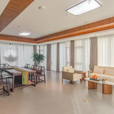 Taihu Qianxi Ju · Hideaway Streamside Secret Realm · Pool Garden Resort Inn