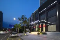 Yaster International Hotel (Fangchenggang Taohuawan Square Branch) Hotels near Fulong Station