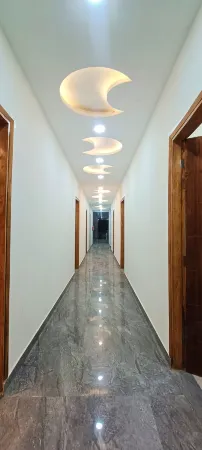 Radiant Blu Hotel Отели рядом с достопримечательностью «Radha Krishan Park»