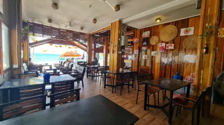 Koh Rong Home Stay Отели рядом с достопримечательностью «Лейзи Бич»