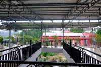 Ha Giang Hoppers Hostel and Tour Hotels in Phương Độ