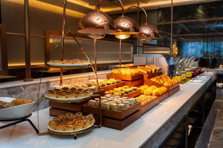 Xian Lintong Triple Hotel Отели рядом с достопримечательностью «Terra-Cotta Warriors No. 2 Pit»