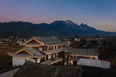 Muye Mountain Residence · Golden Light on the Snow Mountains(Baisha Ancient Town Branch) 꽃이 날아오르며 물을 만지다 주변 호텔