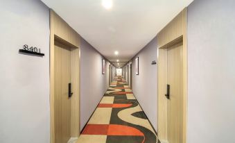 Pai Esports Hotel (Xiangcheng Lianhua Avenue People's Park Branch)