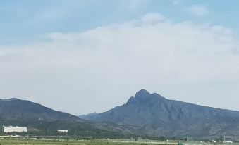 Jingmi Yiju Homestay (Chilechuan Grassland Music Town)