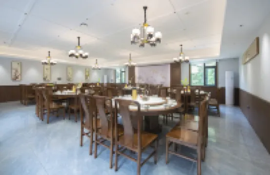 湖畔花園飯店（廬山風景名勝區含鄱口店）