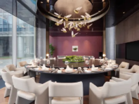 Radisson RED Hotel Jingjiang Financial Business District فنادق في جينغجيانغ