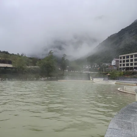 Kangding Yagulinka Hot Spring Hotel