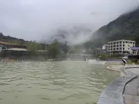 Kangding Yagulinka Hot Spring Hotel - piscina