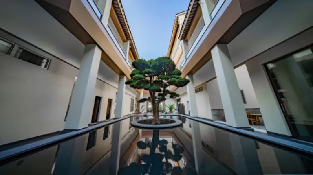 Mile Shede Private Hot Spring Hotel