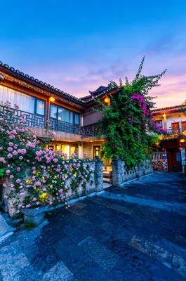 12C · Courtyard · Prime location right by the waterfall - 주차장