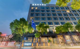 Newman City Hotel (Huzhou Yishang Street)
