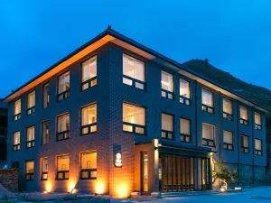 Floral Lux Hotel · Yunju Hotel  in Mingzhai, Wutai Mountain