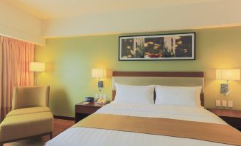 Holiday Inn & Suites Makati, an IHG Hotel