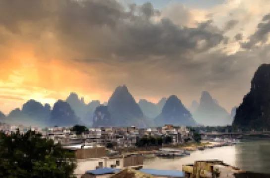 เจมส์ จอยส์ โคฟเฟเทล (บล็อกถนนตะวันตก หยางซั่ว ลี่เจียง)