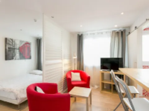 Résidence Hôtel le Relais Amélie クラマールのホテル