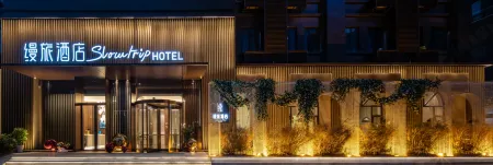 green manlv hotel（Nanchang Honggutan Wanda Plaza cuiyuan) ） Отели рядом с достопримечательностью «Qiushui Square»