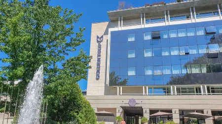 Golden Tulip Aix les Bains - Hotel & Spa Отели в г. Экс-ле-Бен