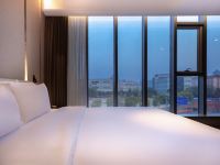 宁波三江口外滩书城亚朵酒店 - 城景大床房