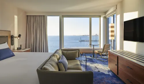 Sable at Navy Pier Chicago, Curio Collection by Hilton - Romantik