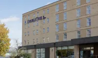 DoubleTree by Hilton Bath Hotel dekat St. Mary the Virgin