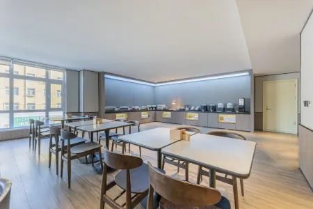 HanTing Hotel (Yitong Bus Station)