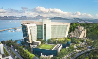 The new hotel is situated in a bustling city, offering a panoramic view of the surrounding landscape at Hilton Shenzhen Shekou Nanhai