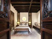 Ancient Jiangnan Charm  Century-old Heritage Art Boutique Homestay - balcony