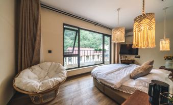 White Bird Field B&B (Jiu Shan Shan)