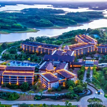 Noble Lake Hotel  Hainan