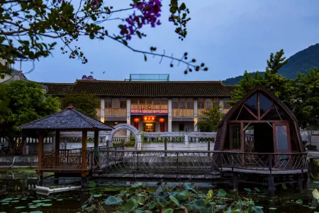 MeiZhou JZL  B & B Отели рядом с достопримечательностью «Dongshan Academy»