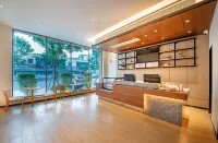 Elan Hotel (Leshan Jiaxing Road Gourmet Street)