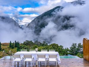 海螺溝覽山·白雲裏温泉民宿