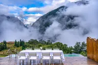Lanshan · Baiyunli · Xueshan Xinglai Hot Springs Vacation Apartment (Hailuogou Glacier Forest Park) Hotels in Luding