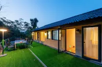 Tonglu Taotaoshanju Hot Spring  •River Tracing B&B