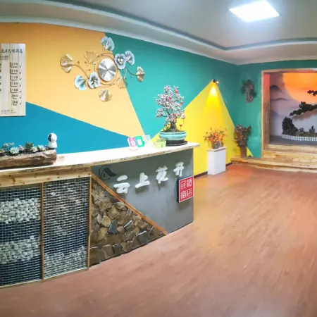 Pingliang Yunshang Huakai Homestay (Kongtong Ancient Town)