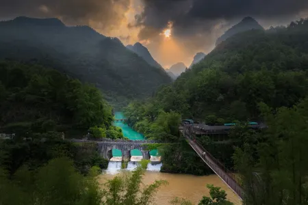 The Journey of Wind. The Humanities of Hunting House (East Gate Shop, Xiaoqikong Scenic Area, Libo) Отели рядом с достопримечательностью «Laya Waterfall»