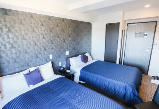 호텔 라이브맥스 하치오지 에키마에 모던한 객실 내부