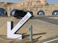 Lonely Space（ Gobi ）wild luxury hotel - parcheggio