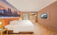 Vienna Hotel (Chongqing Qishan High-speed Railway Station Plaza) Hotels near South Station