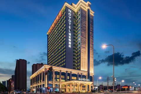 Novotel Jinniu Hotel