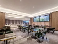 Borrman Hotel (Emei High-speed Railway Station Shuijing Square)