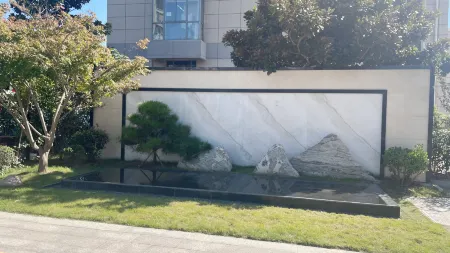 Lixiang Hotel (Funing Hong Kong Road Branch) Отели в г. Фунин